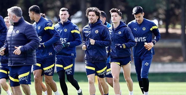 Fenerbahçe Sevilla maçı hangi kanalda, saat kaçta? Fenerbahçe Sevilla maçı şifresiz canlı mı izlenecek?