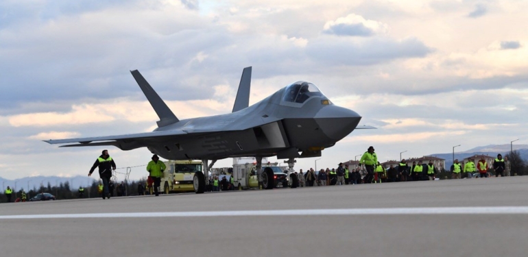 Milli Muharip Uçak (MMU) piste çıktı, motor çalıştırdı (Türkiye’nin yeni nesil yerli silahları)