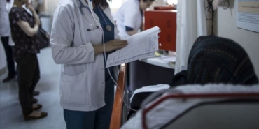 deprem-bolgesinde-tip-uzmanlik-egitimi-alanlarla-ilgili-yeni-karar