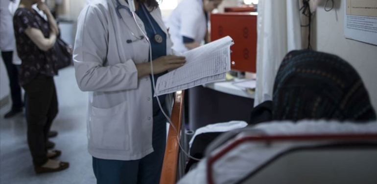 Deprem bölgesinde tıp uzmanlık eğitimi alanlarla ilgili yeni karar