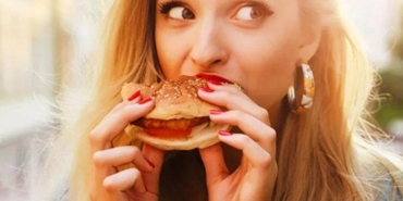 bilim-insanlari-acikladi!-tek-bir-tane-yemek-bile-omrunuzden-omur-caliyor