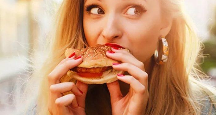 Bilim insanları açıkladı! Tek bir tane yemek bile ömrünüzden ömür çalıyor