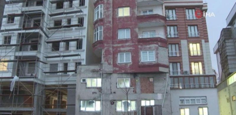 Sosyal medyada çok konuşulmuştu! Bağcılar'daki o apartman bugün yıkılıyor