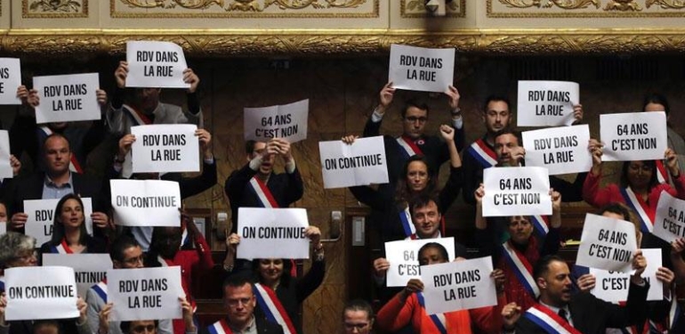 Fransa’da Macron hükümeti gensoru önergesinde kıl payı kurtuldu