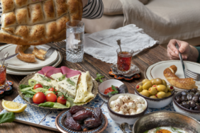 uzmani-uyardi:-sakin-bu-hatayi-yapmayin!-iftarda-uygulamaniz-gereken-beslenme-duzeni
