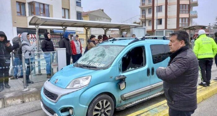 Eskişehir’de hafif ticari aracın çarptığı lise öğrencisi öldü