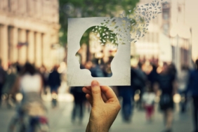 yeni-kesif:-insan-beyni,-“goz-acip-kapayincaya”-kadar-sahte-ani-uretiyor