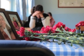 adana’da-uzerine-kaya-dusen-otomobilde-olen-4-ogretmen-siniflarinda-anildi