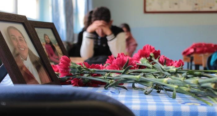 Adana’da üzerine kaya düşen otomobilde ölen 4 öğretmen sınıflarında anıldı