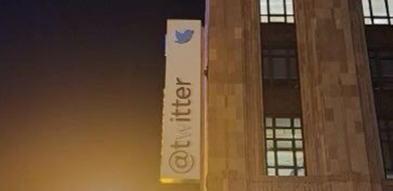 Elon Musk Twitter Genel Merkezi’nin tabelasını değiştirdi: Göğüsçü