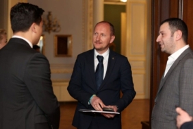 ukrayna-icin-turk-ve-yabanci-yatirimcilar-istanbul’da-bir-araya-geldi