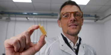 dunyada-bir-ilk:-ac-kaldiginizda-yiyebileceginiz-sarj-edilebilir-pil-uretildi