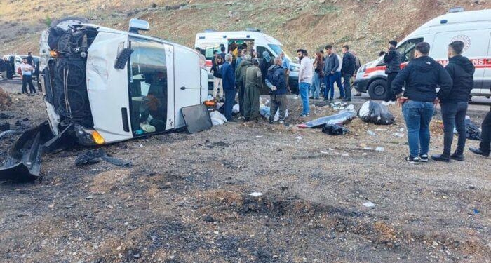 Şırnak’ta yolcu minibüsünün devrilmesi sonucu 8 kişi yaralandı