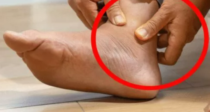 Bacak ağrısı deyip geçmeyin! Kalp hastalığının bilinmeyen 5 belirtisi