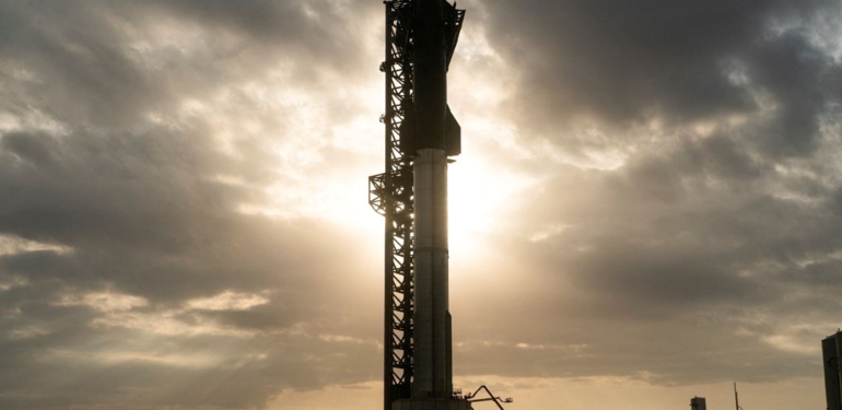 Uzay roketinin yolculuğu yarım kaldı: Starship fırlatmadan 4 dakika sonra patladı