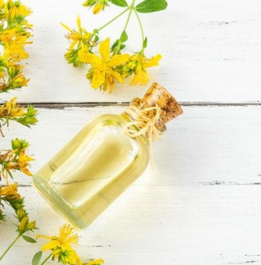 kantaron-yagi-yuze-faydalar-nelerdir,-neye-iyi-gelir?-kantaron-yagi-yuzde-ne-kadar-bekletilmeli,-sivilceye-kantaron-yagi-surulur-mu?