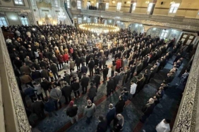 bayram-namazinda-camiler-doldu-tasti