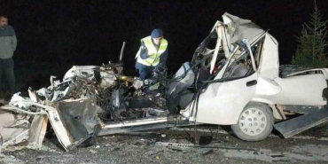 otomobil-kamyona-arkadan-carpti:-2-olu