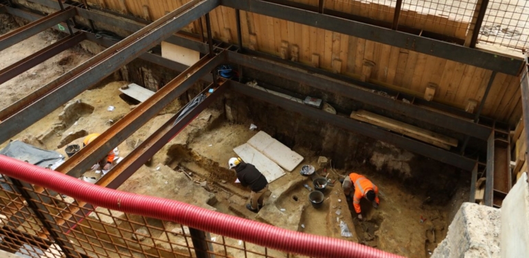 Paris’te 50 antik mezar bulundu