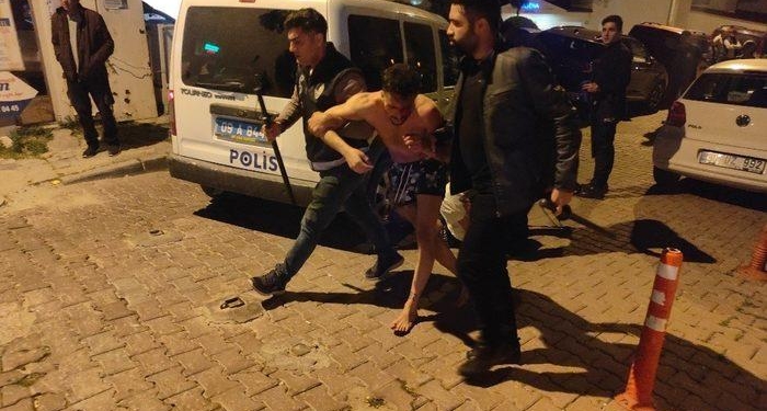 Kuşadası’nda iki grup arasında bıçaklı kavga: 2 yaralı