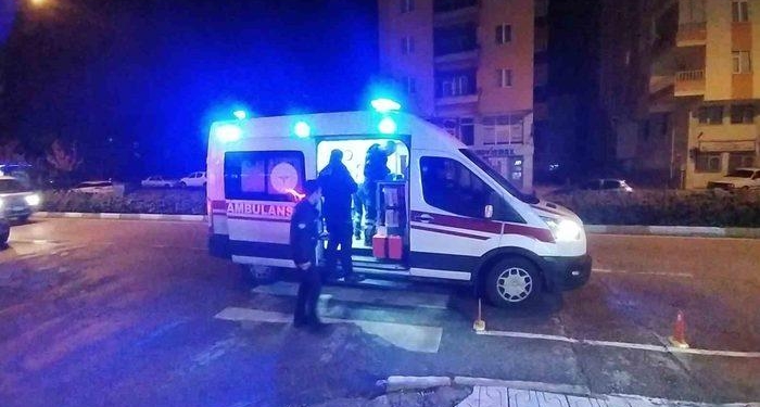 Bıçaklı kavgada yaralandı, otomobiliyle gelip yardım istedi
