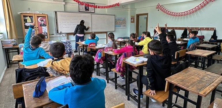 Depremden 77 gün sonra Adıyaman’da öğrenciler dersbaşı yaptı