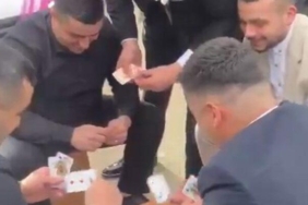 dugun-konvoyunun-onunu-kestiler,-iskambil-oynayip-bahsis-aldilar