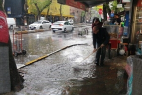 beyoglu’nda-esnafin-yagmurla-imtihani