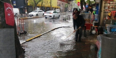 beyoglu’nda-esnafin-yagmurla-imtihani