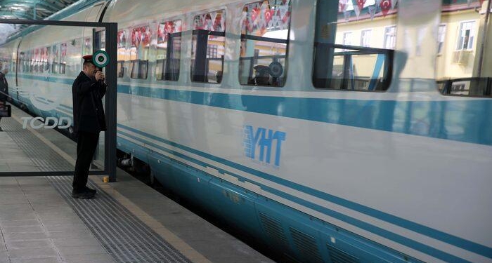 Ankara-Sivas Yüksek Hızlı Treni, ilk ücretsiz yolcularıyla Ankara’ya hareket etti