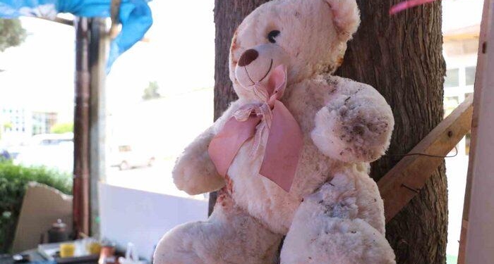 Enkazlardan toparlanan eşyalarla ‘Enkaz kafe’ açıldı