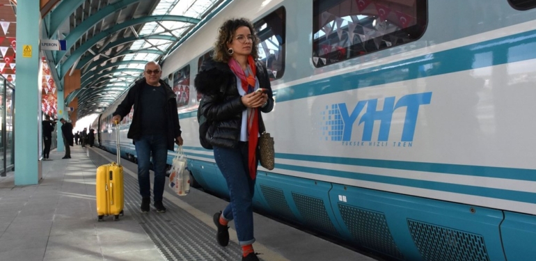 Ankara-Sivas hızlı tren seferlerine yoğun ilgi