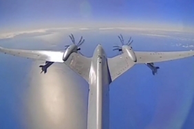 bayraktar-akinci-bir-ilki-daha-gerceklestirdi:-tam-isabet