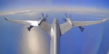 bayraktar-akinci,-iha-230-fuzesi-ile-140-kilometreden-tam-isabet-vurdu