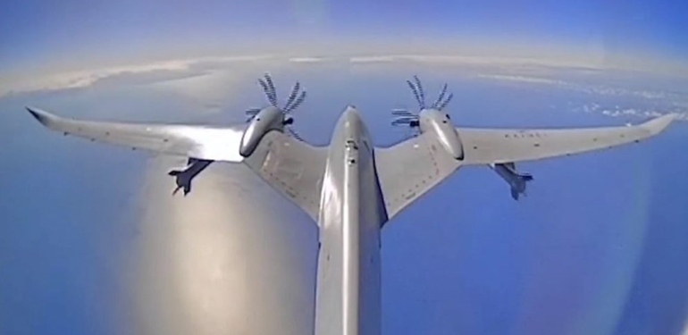 Bayraktar AKINCI, İHA-230 füzesi ile 140 kilometreden tam isabet vurdu