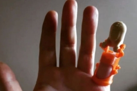 kopan-parmagina-20-yil-sonra-3-boyutlu-yaziciyla-kavustu