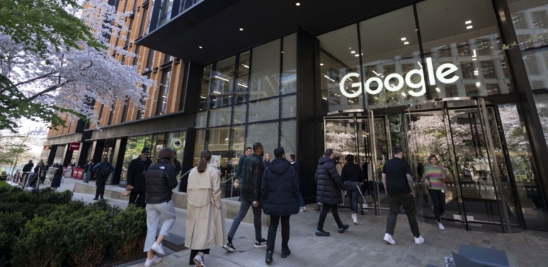 Google çalışanları Londra’da işten çıkarmaları protesto etti