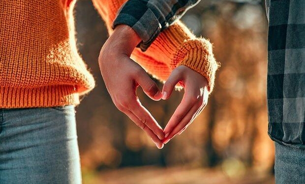 Aslan Erkeği Kova Kadını Burç Uyumu… Kova Kadını İle Aslan Erkeği Nasıl Anlaşır?