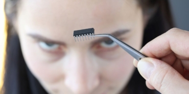 dunyada-ilk-kez-hastalar-beyin-cipi-ile-tedavi-edilmeye-baslandi:-kapl-pili-kadar-yaygin-hale-gelecek