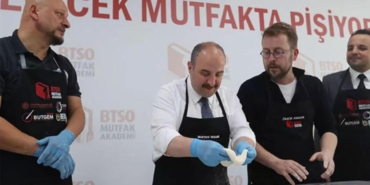 bakan-varank-mutfakta!-onlugu-takti,-cantigi-acti