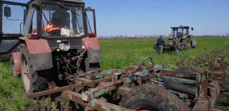 Ukraynalı çiftçiler ölüme meydan okuyor