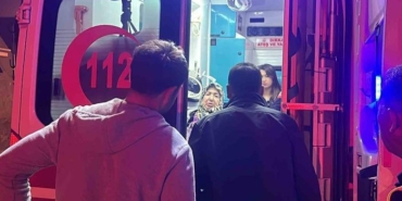 kapkacci,-yasli-depremzedeyi-yerde-surukleyip-1-milyon-liralik-altinini-caldi