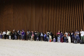 yasal-duzenleme-sona-erdi:-binlerce-gocmen-abd-meksika-sinirinda