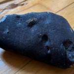 dogrulandi:-catiyi-delerek-eve-dusen-cisim-4,5-milyar-yillik-bir-goktasi!