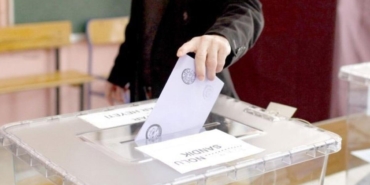 oy-kullanirken-kalp-krizi-gecirerek-hayatini-kaybetti