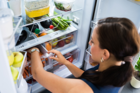 buzdolabina-konuldugunda-zehir-etkisi-yaratiyor!-buzdolabinda-saklanmamasi-gereken-5-yiyecek