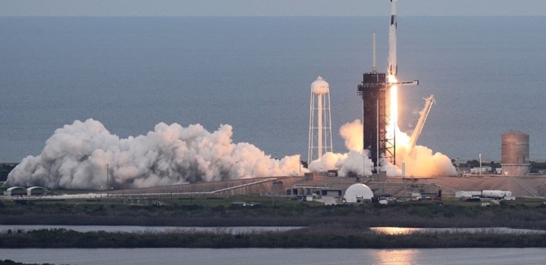 Yeni turist ekibi uzay istasyonunda