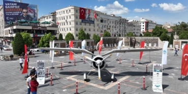 kayseri’nin-ilk-ucagini-sergileyen-buyuksehir,-vatandaslari-duygulandirdi