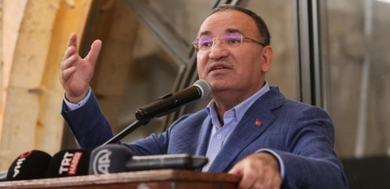 Bakan Bozdağ: Ona yapılan linçleri lanetliyorum