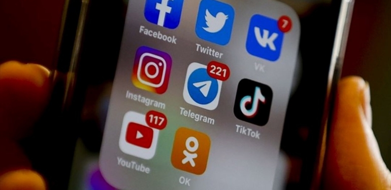 Fransa’da 15 yaş altına sosyal medya kısıtlaması: Veli izni gerekecek